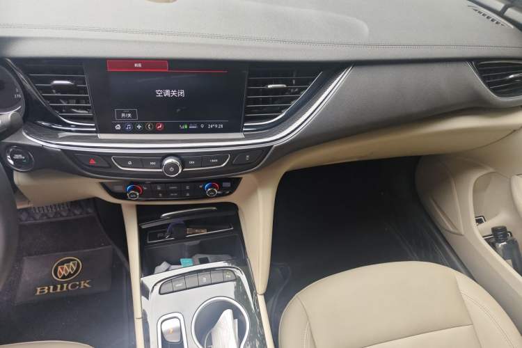 Used Buick Regal 2020 552T Elite Edition Audio And AC Panel