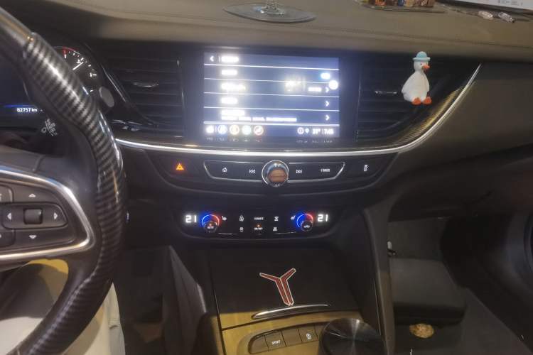 Used Buick Regal 2020 552T Luxury Version Audio And AC Panel