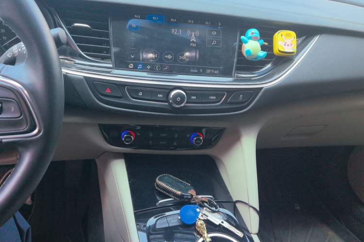 Used Buick Regal 2020 552T Elite Edition Audio And AC Panel