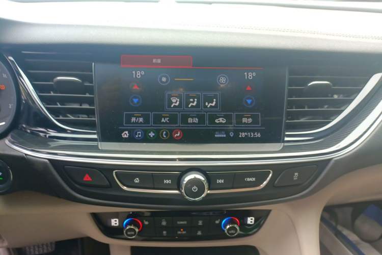 Used Buick Regal 2020 552T Elite Edition Audio And AC Panel