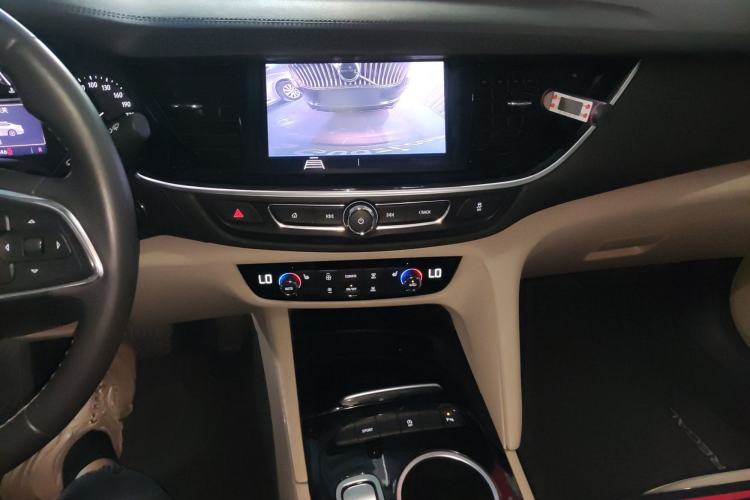 Used Buick Regal 2020 552T Elite Edition Audio And AC Panel