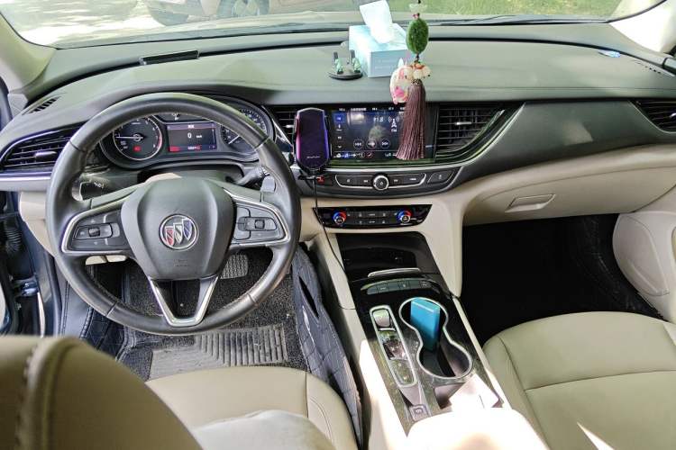 Used Buick Regal 2020 552T Elite Edition Center Console