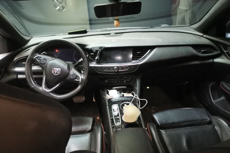 Used Buick Regal 2020 GS 28T Elite Model Center Console