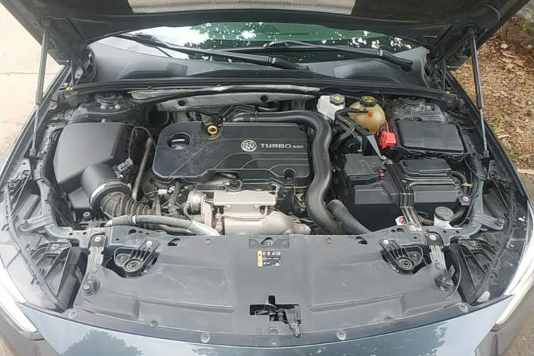 Used Buick Regal 2020 552T Luxury Version Engine Bay