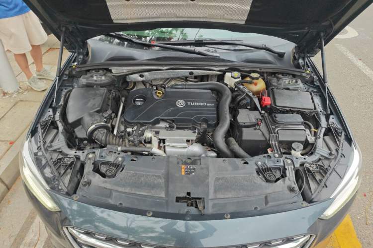 Used Buick Regal 2020 552T Luxury Version Engine Bay