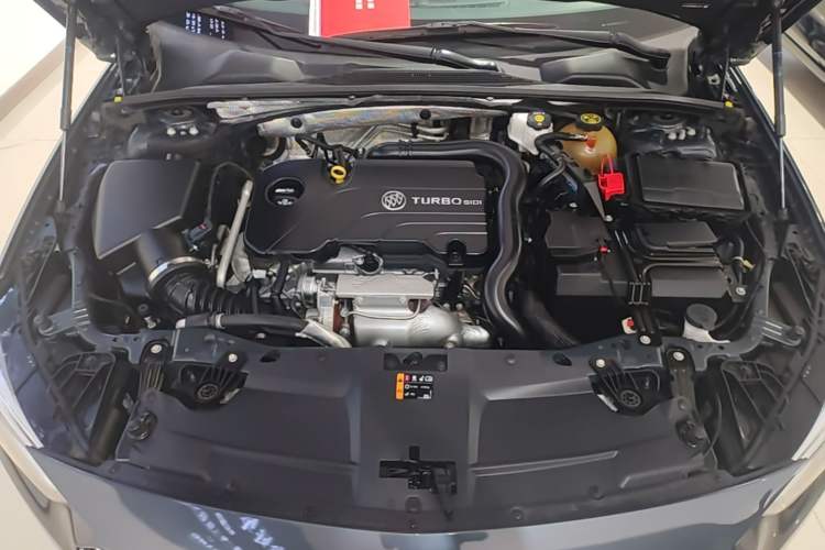 Used Buick Regal 2020 552T Luxury Version Engine Bay