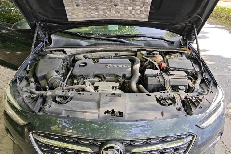 Used Buick Regal 2020 552T Elite Edition Engine Bay