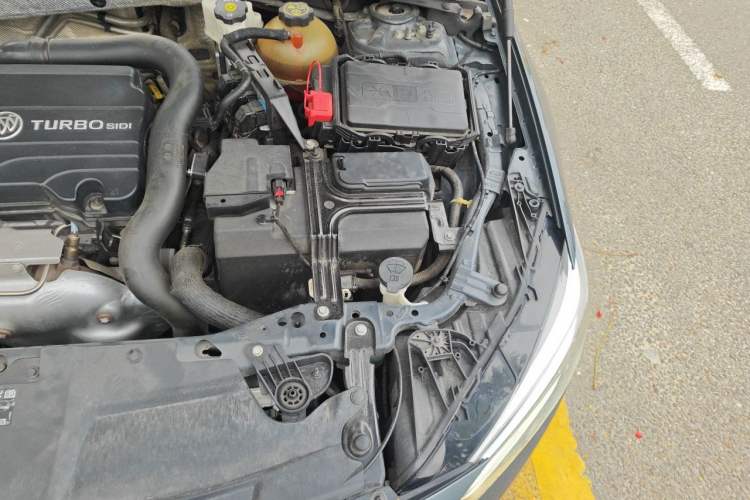 Used Buick Regal 2020 552T Luxury Version Engine Bay Left