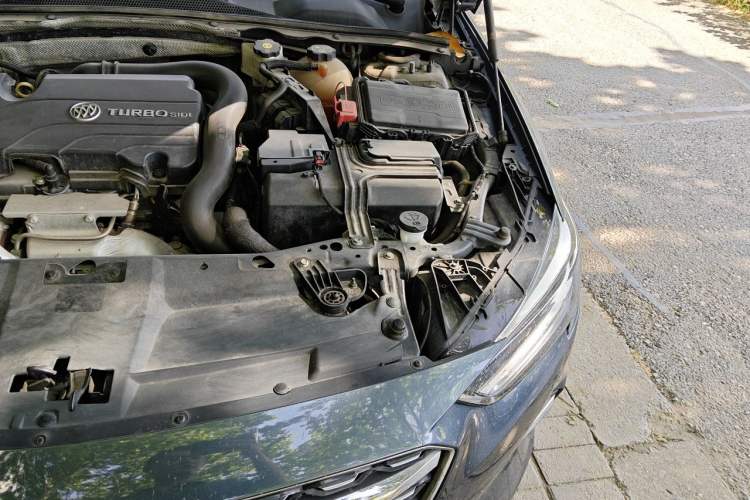 Used Buick Regal 2020 552T Elite Edition Engine Bay Left