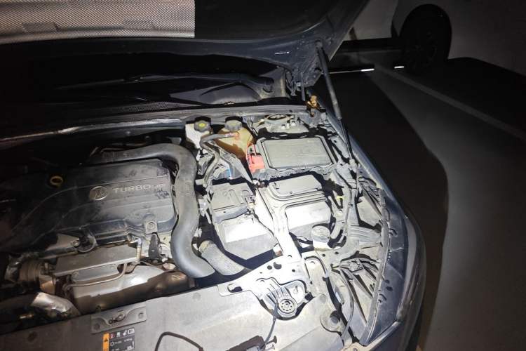 Used Buick Regal 2020 552T Elite Edition Engine Bay Left