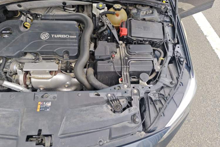 Used Buick Regal 2020 552T Elite Edition Engine Bay Left