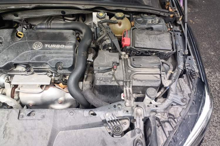 Used Buick Regal 2020 552T Luxury Version Engine Bay Left