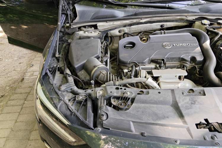 Used Buick Regal 2020 552T Elite Edition Engine Bay Right