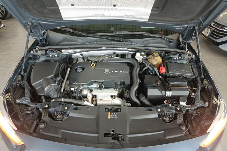Used Buick Regal 2020 552T Elite Edition Engine Bay
