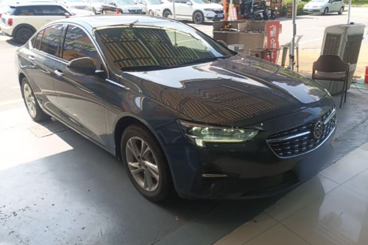 Used Buick Regal 2020 552T Luxury Version Front Right 45 Deg