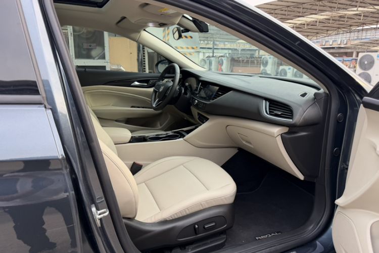 Used Buick Regal 2020 552T Elite Edition Interior 10