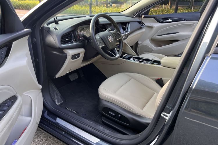 Used Buick Regal 2020 552T Elite Edition Interior 2