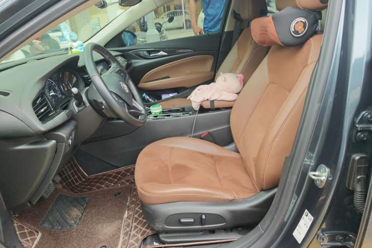 Used Buick Regal 2020 552T Luxury Version Left Front Seat