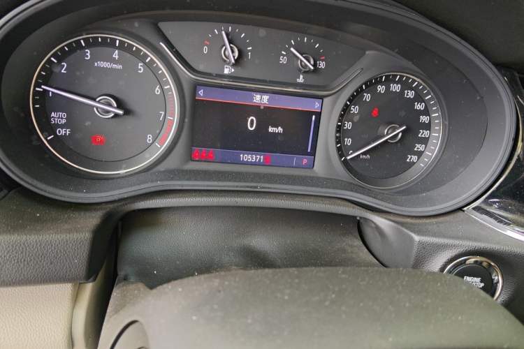 Used Buick Regal 2020 552T Elite Edition Odometer Close Up
