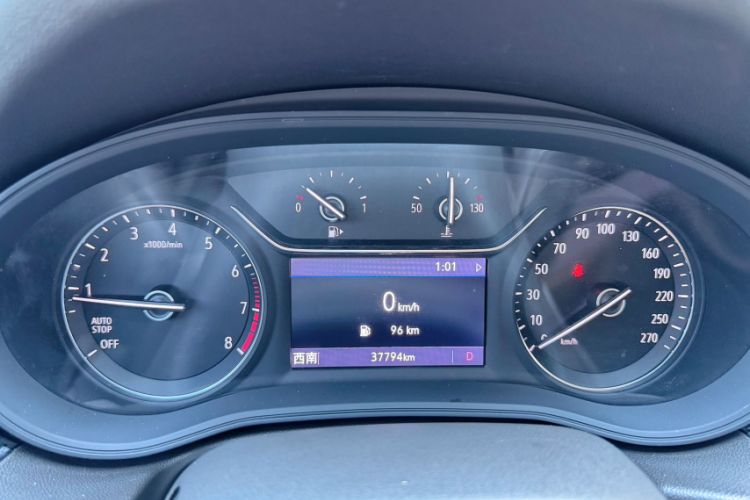Used Buick Regal 2020 552T Elite Edition Odometer Close Up
