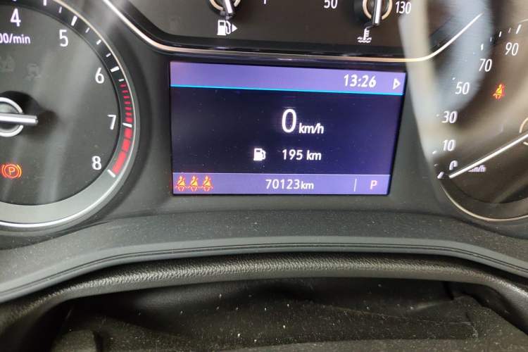 Used Buick Regal 2020 552T Elite Edition Odometer Close Up
