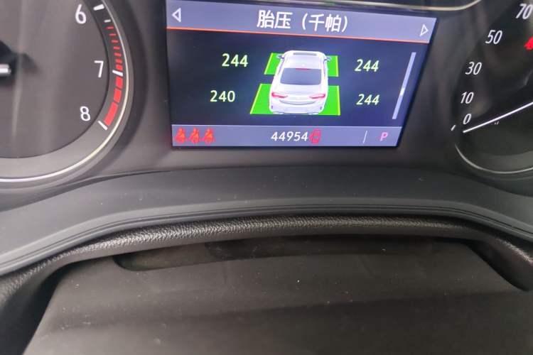 Used Buick Regal 2020 552T Elite Edition Odometer Close Up