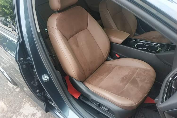 Used Buick Regal 2020 552T Luxury Version Right Front Seat