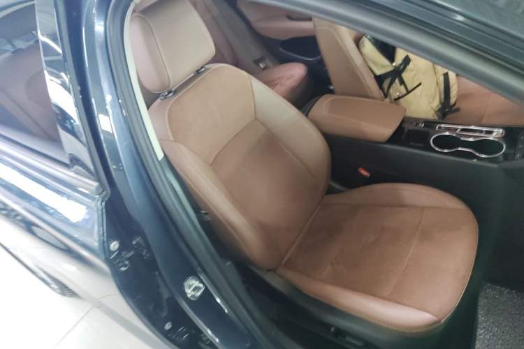 Used Buick Regal 2020 552T Luxury Version Right Front Seat