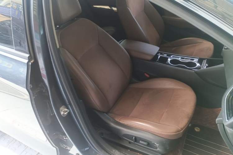 Used Buick Regal 2020 552T Luxury Version Right Front Seat