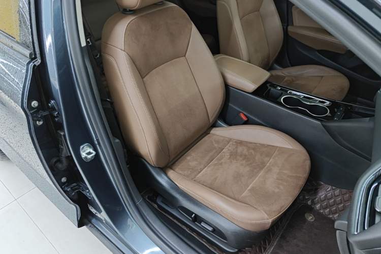 Used Buick Regal 2020 552T Luxury Version Right Front Seat