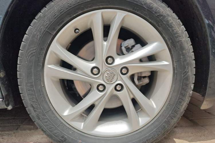 Used Buick Regal 2020 552T Elite Edition Right Front Wheel Hub