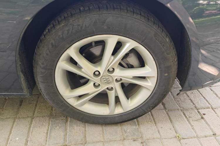 Used Buick Regal 2020 552T Elite Edition Right Front Wheel Hub