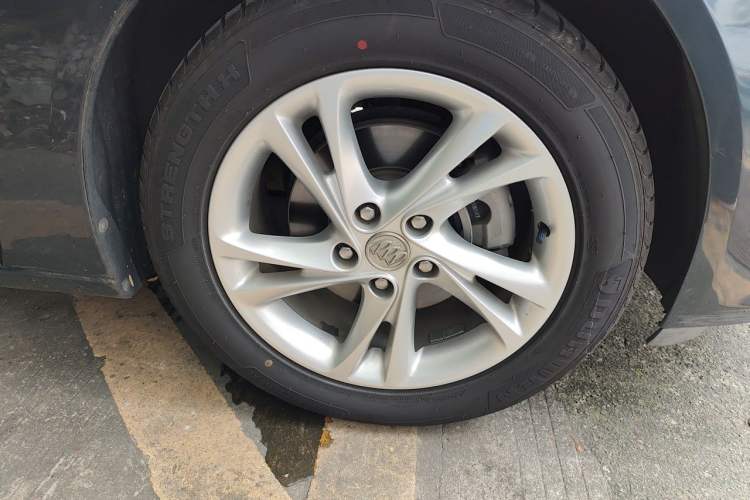 Used Buick Regal 2020 552T Elite Edition Right Front Wheel Hub