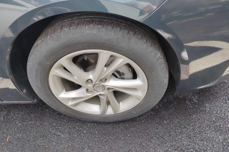 Used Buick Regal 2020 552T Elite Edition Right Front Wheel Hub