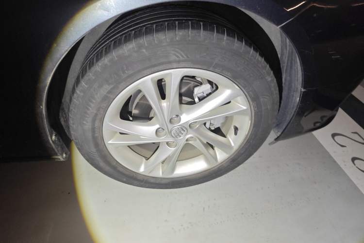 Used Buick Regal 2020 552T Elite Edition Right Front Wheel Hub