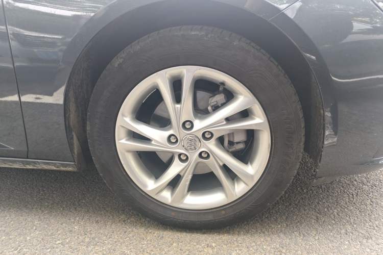 Used Buick Regal 2020 552T Elite Edition Right Front Wheel Hub