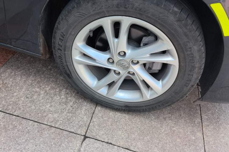 Used Buick Regal 2020 552T Elite Edition Right Front Wheel Hub