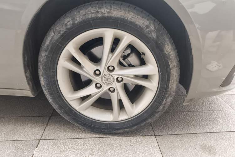 Used Buick Regal 2020 552T Elite Edition Right Front Wheel Hub