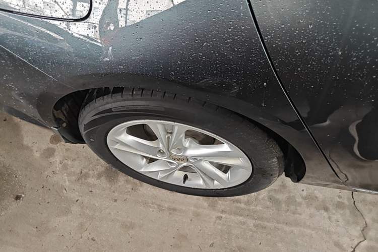 Used Buick Regal 2020 552T Elite Edition Right Rear Wheel Hub