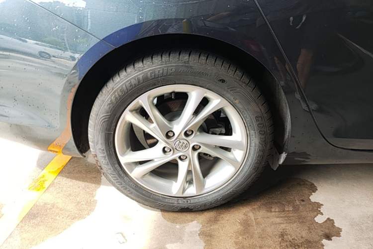 Used Buick Regal 2020 552T Elite Edition Right Rear Wheel Hub