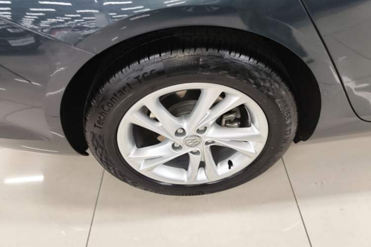 Used Buick Regal 2020 552T Elite Edition Right Rear Wheel Hub
