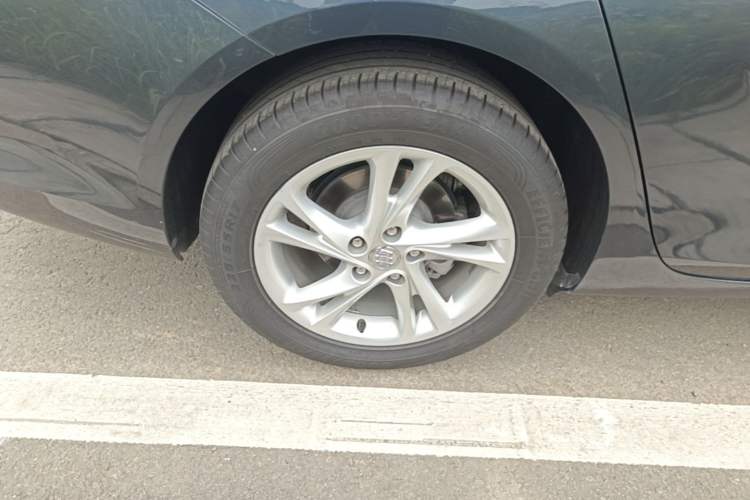 Used Buick Regal 2020 552T Elite Edition Right Rear Wheel Hub