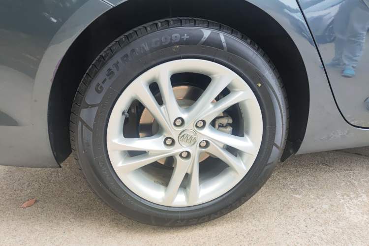 Used Buick Regal 2020 552T Elite Edition Right Rear Wheel Hub
