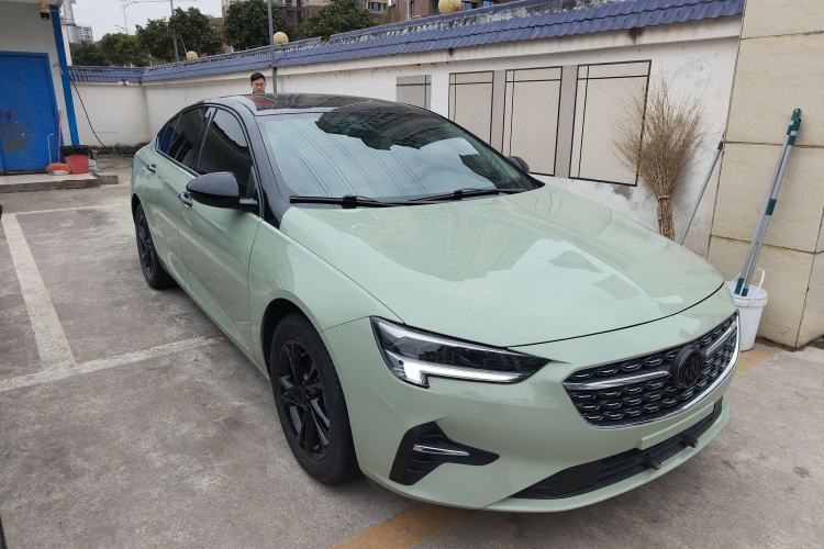 Used Buick Regal 2020 552T Elite Edition Front Right 45 Deg