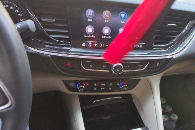 Used Buick Regal 2020 552T Elite Edition Audio And AC Panel
