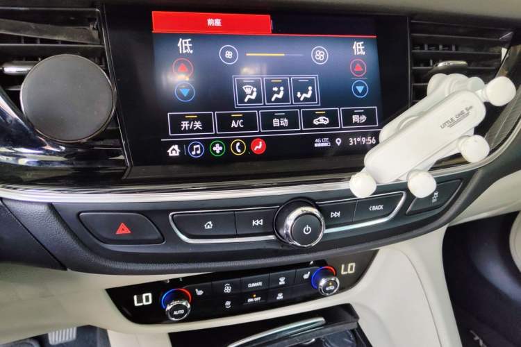 Used Buick Regal 2020 552T Elite Edition Audio And AC Panel