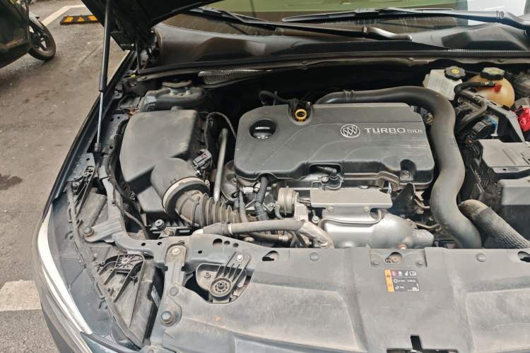 Used Buick Regal 2020 552T Elite Edition Engine Bay Right