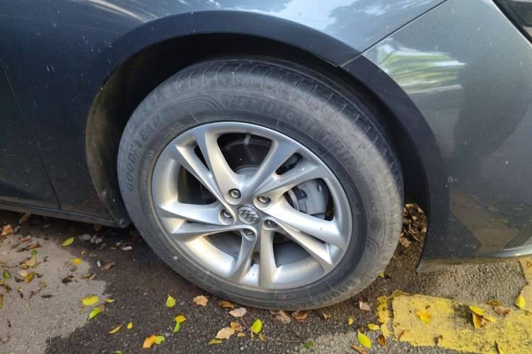 Used Buick Regal 2020 552T Elite Edition Right Front Wheel Hub