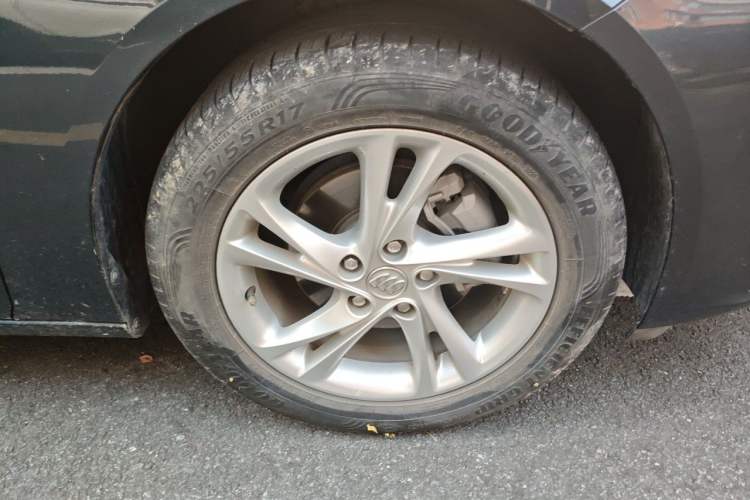 Used Buick Regal 2020 552T Elite Edition Right Front Wheel Hub