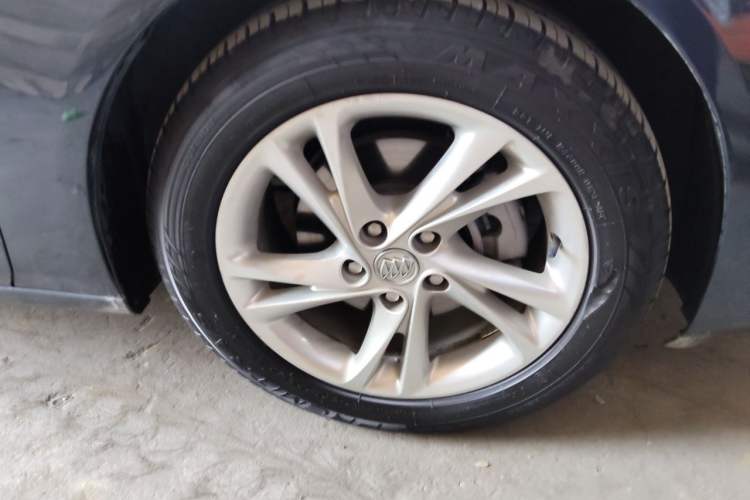 Used Buick Regal 2020 552T Elite Edition Right Front Wheel Hub